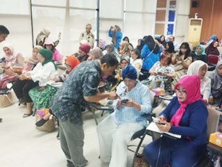 UBSI Berdayakan UMKM “Senam Tangguh & Kece” Bogor Lewat Pelatihan Desain Digital Canva