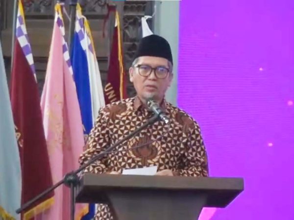 Almuzzamil Yusuf Tekankan Peran Keluarga dalam Penguatan Karakter dan Kesadaran HAM, UAP Didorong Jadi Kampus Aman